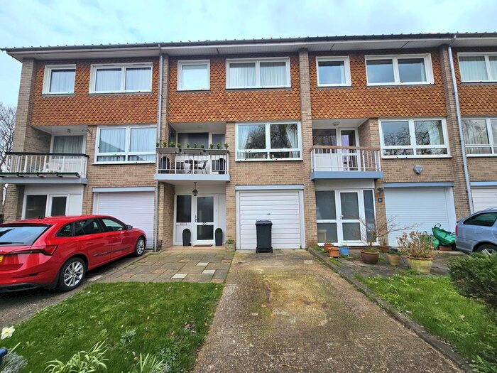 1 Bedroom Studio To Rent In Mount Avenue, London, W5