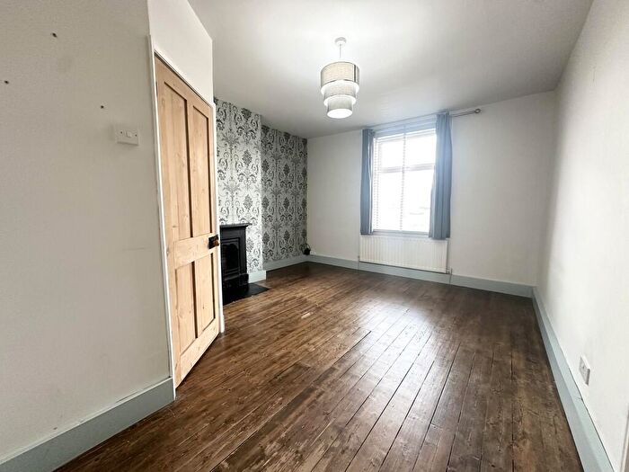 2 Bedroom End Of Terrace House To Rent In Tennyson Street, Farsley, LS28