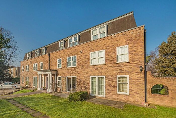 1 Bedroom Flat To Rent In St. James's Road, Hampton Hill, TW12