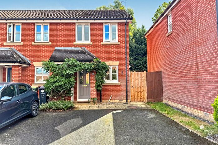 2 Bedroom End Of Terrace House For Sale In Kestrel Grove, Rayleigh, SS6
