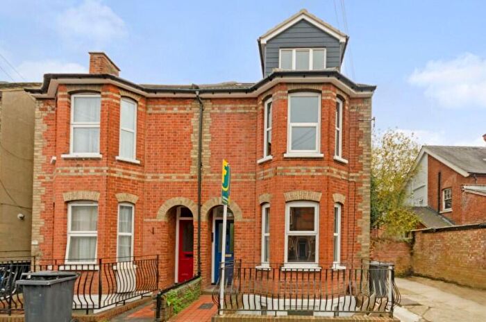 1 Bedroom Flat To Rent In Victoria Road, GU1