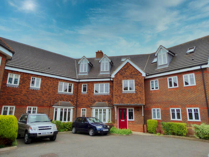 2 Bedroom Flat To Rent In Southgate, Crawley, RH10
