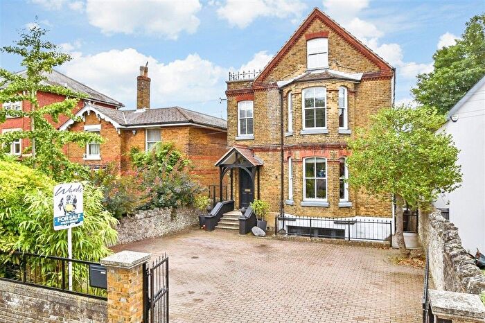 5 Bedroom Detached House For Sale In Buckland Road, Maidstone, Kent, ME16