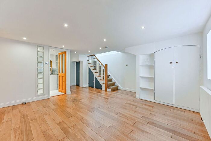5 Bedroom Maisonette To Rent In Clementina Road, Leyton, London, E10