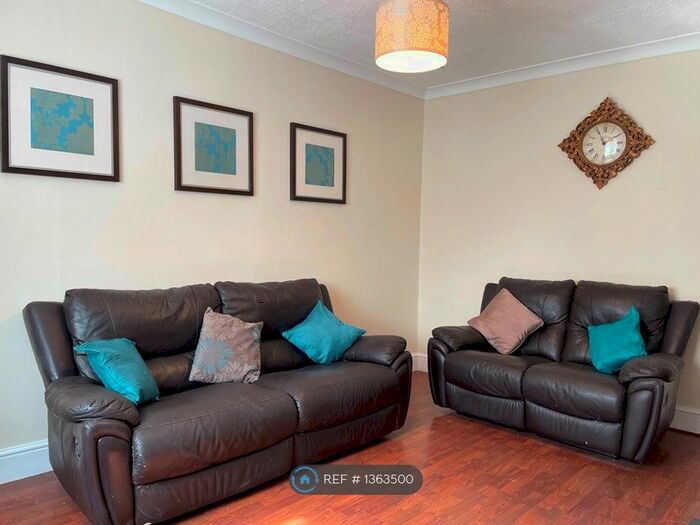 1 Bedroom Flat To Rent In Manor Square, Goodmayes/ Chadwel Heath, RM8