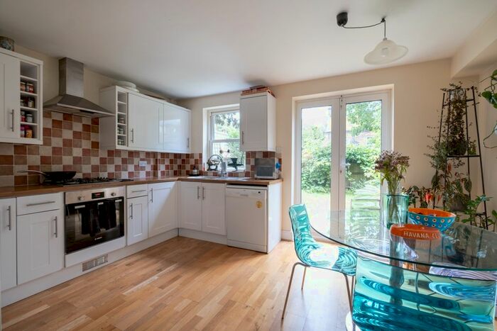 3 Bedroom Town House To Rent In Tabor Grove, London, SW19