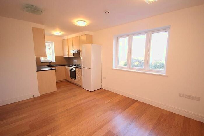 2 Bedroom Flat To Rent In Gunnersbury Crescent, London, W3