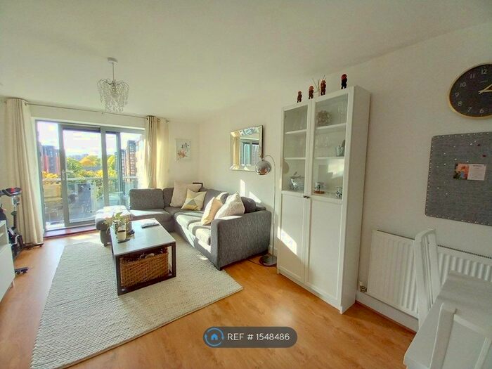 2 Bedroom Flat To Rent In St. Georges Grove, London, SW17