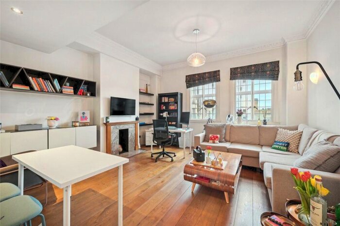 2 Bedroom Apartment To Rent In Chiltern Court, Baker Street, London, NW1