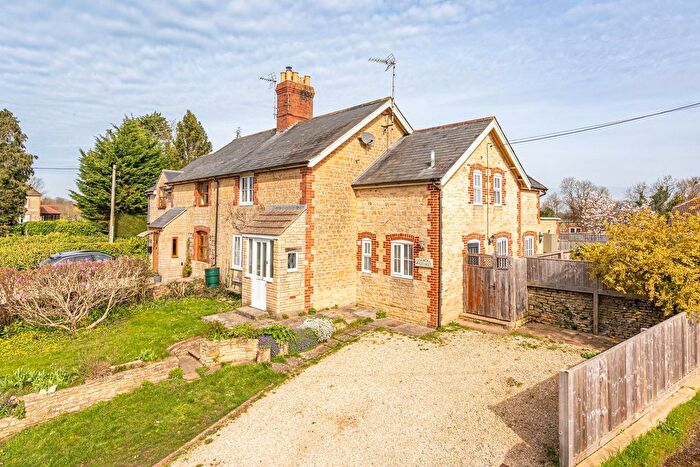 3 Bedroom Semi-Detached House For Sale In Rodbourne Road, Corston, SN16