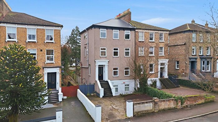 2 Bedroom Flat For Sale In Grosvenor Road, Wanstead, E11