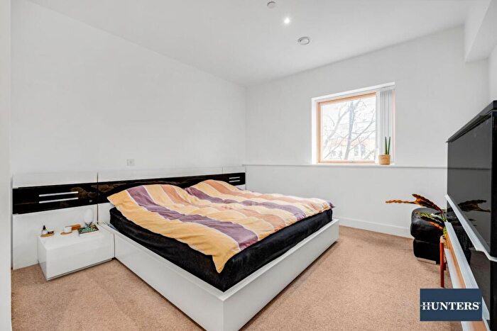 2 Bedroom Apartment To Rent In Kingsland Road, Shoreditch, E2