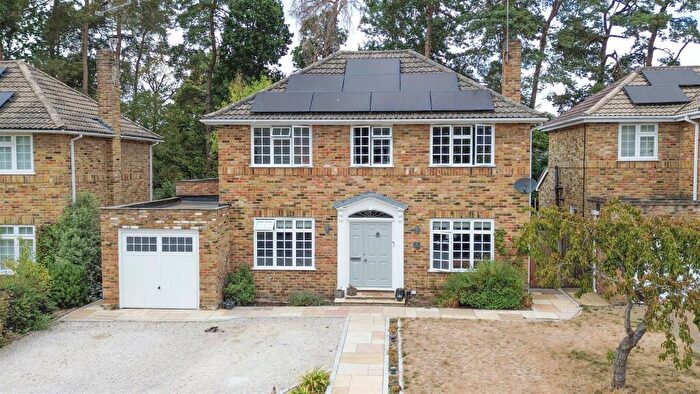 4 Bedroom Detached House For Sale In Adams Drive, Fleet, GU51