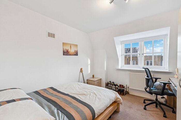 2 Bedroom Flat To Rent In Inverness Terrace, Porchester Gate, W2