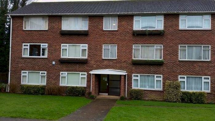 3 Bedroom Flat To Rent In Beaconsfield Road, CT2