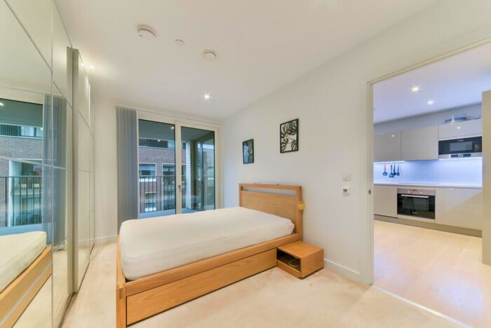 1 Bedroom Flat To Rent In Sayer Street, Elephant And Castle, London, SE17