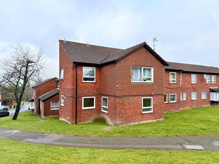 2 Bedroom Flat For Sale In Plaiters Way, Bidwell, Dunstable, Bedfordshire, LU5