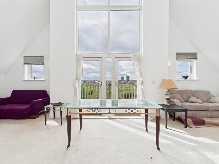 3 Bedroom Apartment For Sale In Phalarope Way, St. Mary's Island, Chatham Maritime, ME4