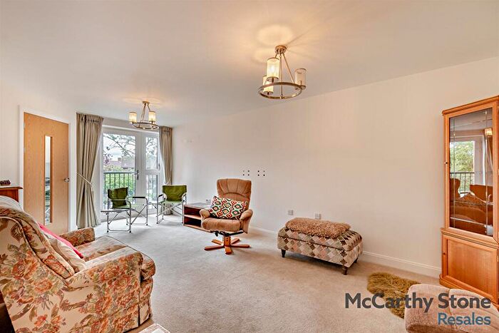 2 Bedroom Apartment For Sale In Oakhill Place, High View, Bedford, Bedfordshire, MK41
