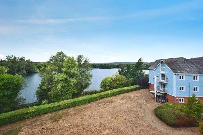 2 Bedroom Flat For Sale In The Lakes, Larkfield, Aylesford, ME20
