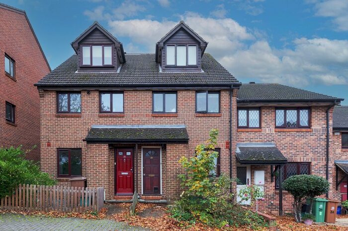 2 Bedroom Maisonette To Rent In Vellum Drive, Carshalton, Surrey, SM5