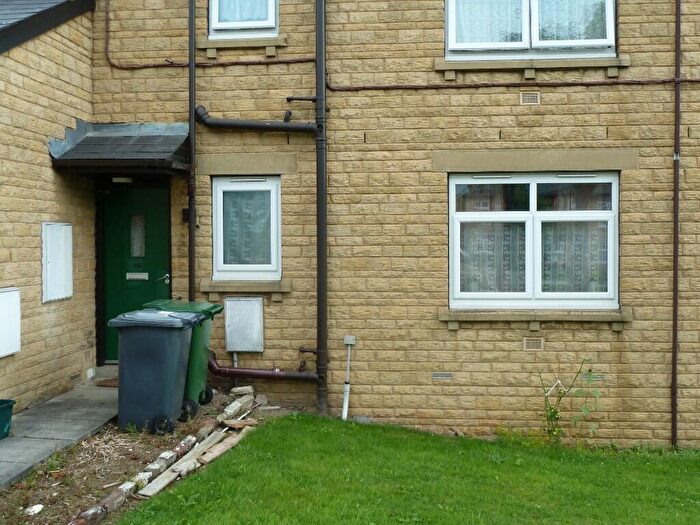 2 Bedroom Flat To Rent In Shearings Cross Gardens, Huddersfield, West Yorkshire, HD1
