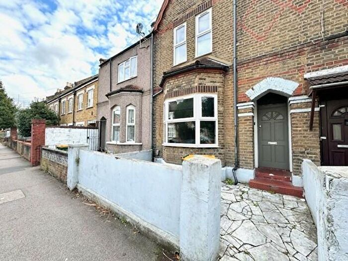 4 Bedroom Town House To Rent In Macdonald Road, Forest Gate, E7