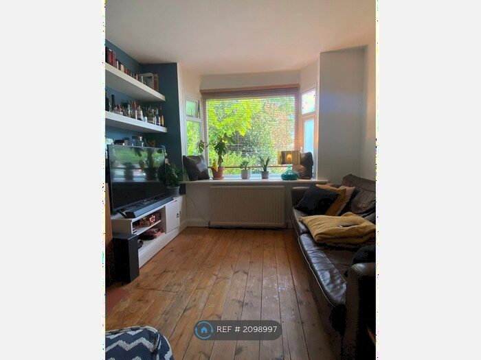 2 Bedroom Flat To Rent In Whitton / Twickenham, Whitton / Twickenham, TW2
