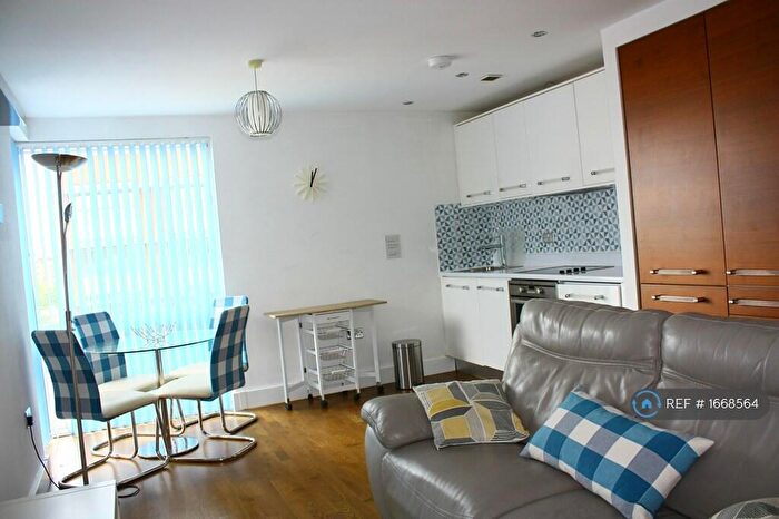 1 Bedroom Flat To Rent In Falcon Drive, Cardiff, CF10
