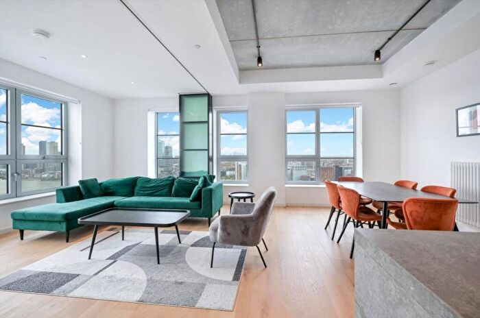 3 Bedroom Flat To Rent In Goodluck Hope Walk, London, E14