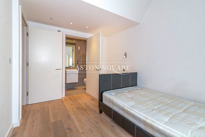 2 Bedroom Flat To Rent In Pentonville Road, London, N1