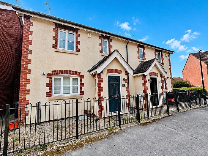 2 Bedroom Semi Detached House For Sale In Wynwards Road, Swindon, SN25