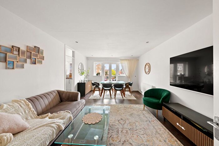 2 Bedroom Flat For Sale In Pentland Place, Northolt, UB5