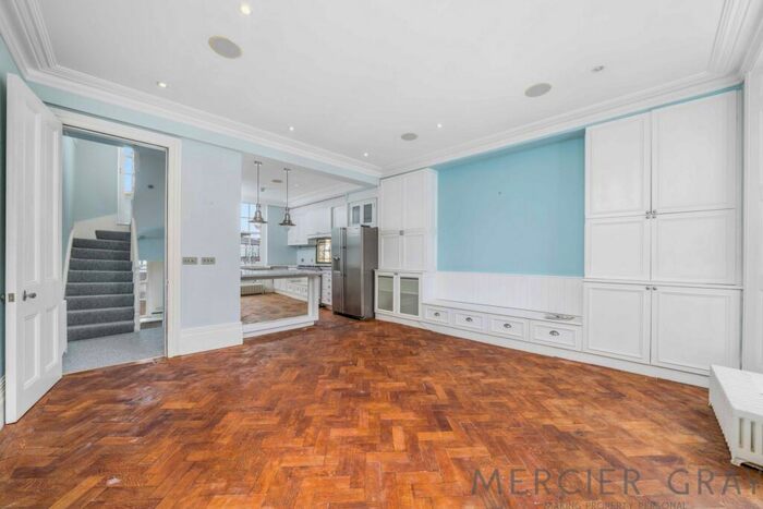 3 Bedroom Maisonette To Rent In Gloucester Avenue, Primrose Hill, NW1