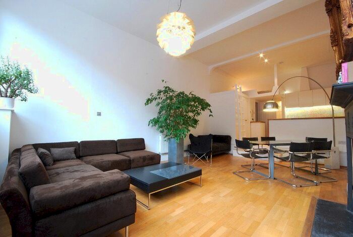 Studio To Rent In Queenstown Road, London, SW8