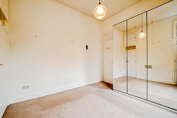 1 Bedroom Flat For Sale In East Cliff Road, Dawlish, Devon, EX7