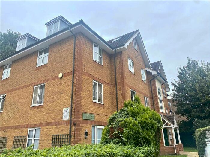 2 Bedroom Flat To Rent In Arborfield Close, Slough, SL1