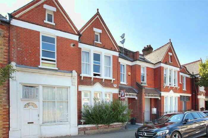3 Bedroom Flat To Rent In Dagnan Road, London, SW12