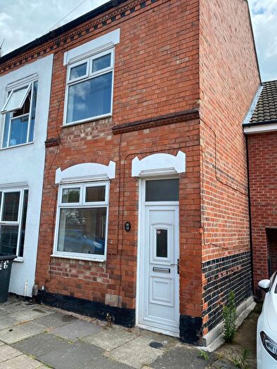 2 Bedroom End Of Terrace House To Rent In Westbury Road, Leicester, LE2