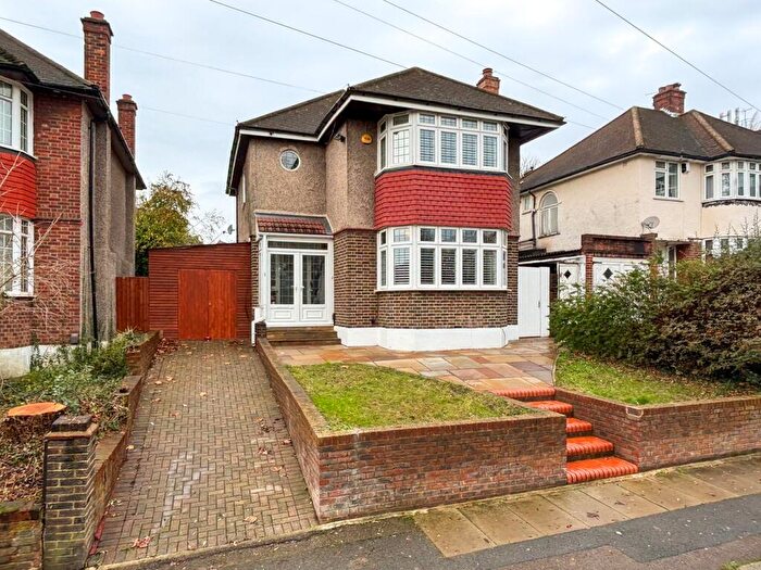 3 Bedroom Detached House To Rent In Featherstone Avenue, Forest Hill, London, SE23
