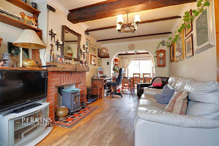 4 Bedroom Semi Detached House For Sale In Greenford, UB6
