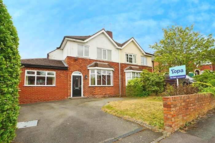 3 Bedroom Semi-Detached House For Sale In The Avenue, Castlecroft, Wolverhampton, WV3