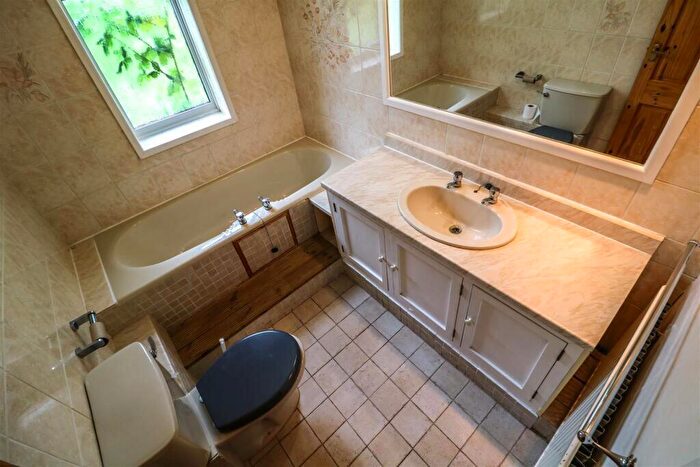 4 Bedroom Detached House For Sale In Lincoln Rd, Deeping Gate, Peterborough, Cambs, PE6