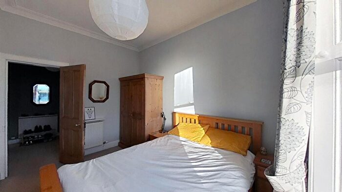 1 Bedroom Flat To Rent In Perth Street, Edinburgh, Midlothian, EH3