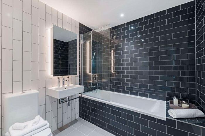Flat To Rent In Caravel House, Treacle Works, E16
