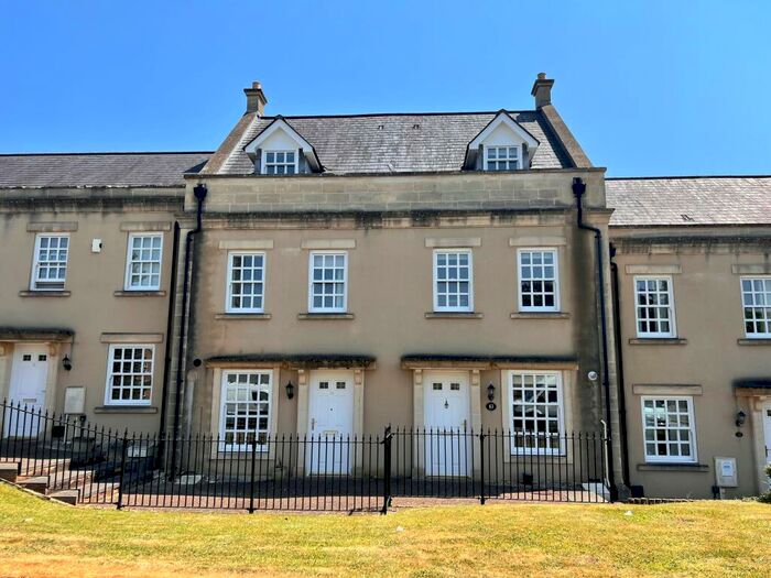 3 Bedroom House To Rent In Parnell Road, Stoke Park, BS16