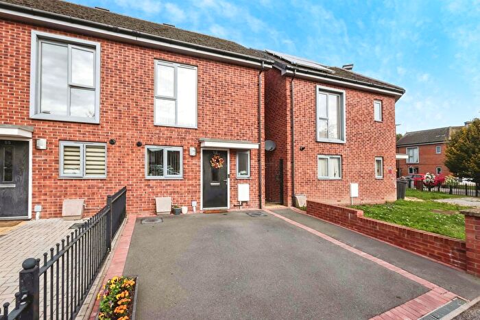 2 Bedroom Semi-detached House For Sale In Platt Brook Way, Birmingham, B26