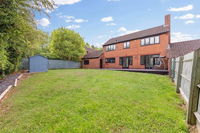 4 Bedroom Detached House For Sale In Beacon Court, Furzton, Milton Keynes, MK4