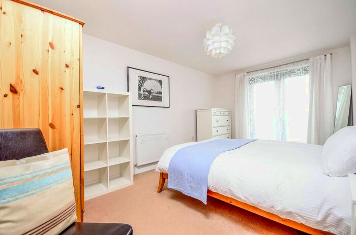 1 Bedroom Flat To Rent In Schoolhouse Lane, Wapping, London, E1W