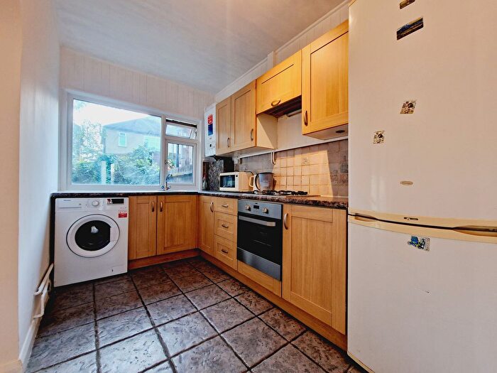 4 Bedroom Semi-Detached House To Rent In Cockett Road, Slough, SL3